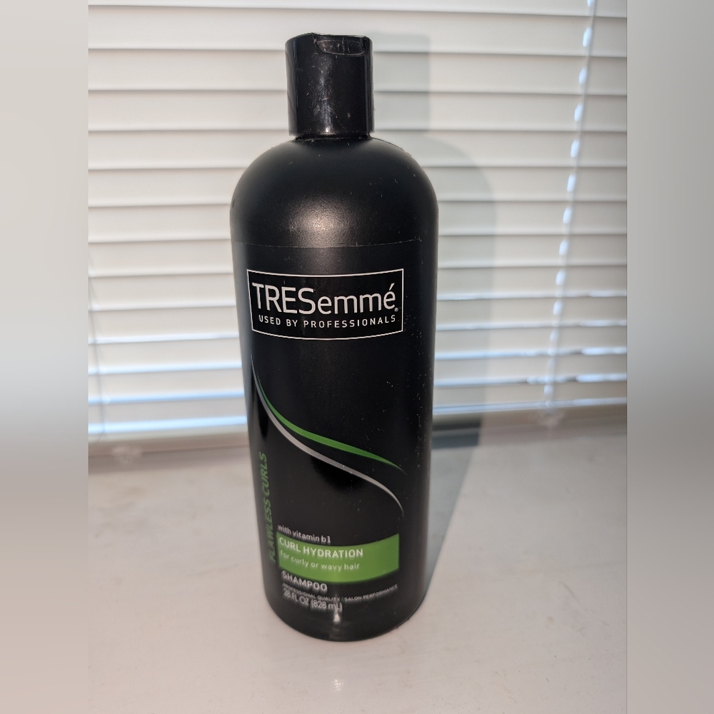 TRESemmé Flawless Curls Shampoo 28oz